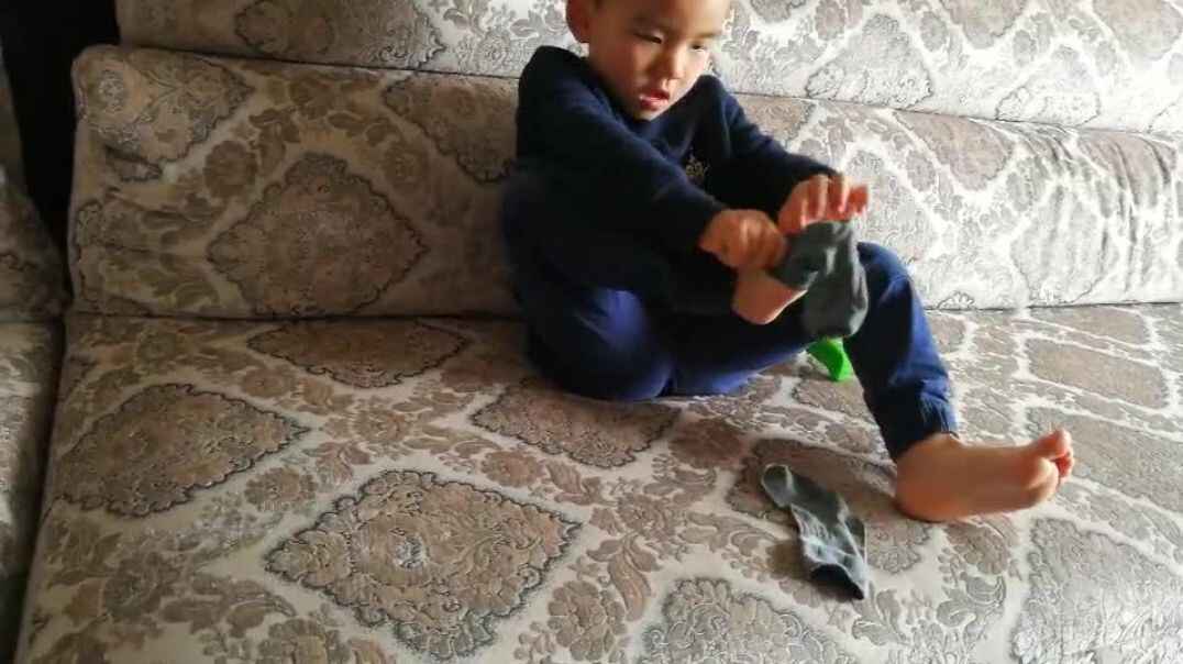 我也会穿袜子了