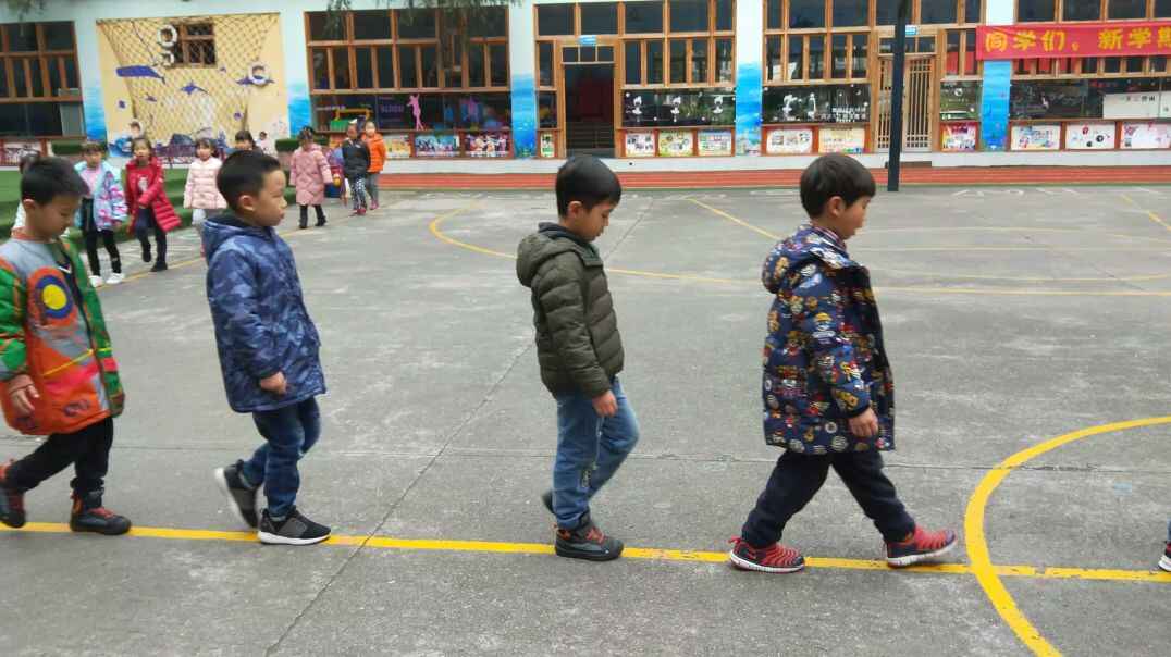 跟着走，沿线走，直线走