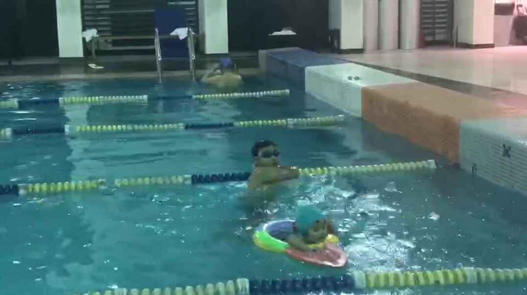 水中翱翔