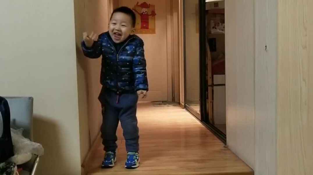 做鬼脸