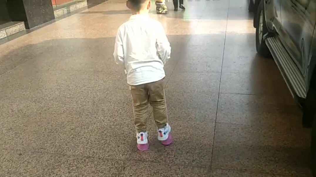 看我特殊的鞋子哟