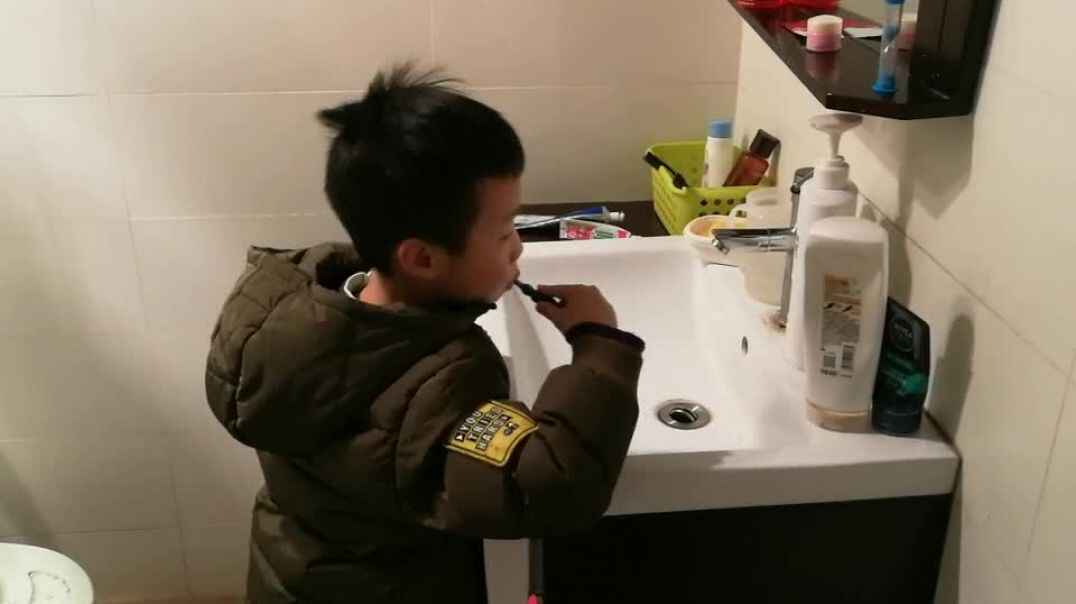 个人礼仪刷牙