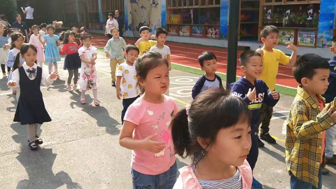 大家都要跳起来