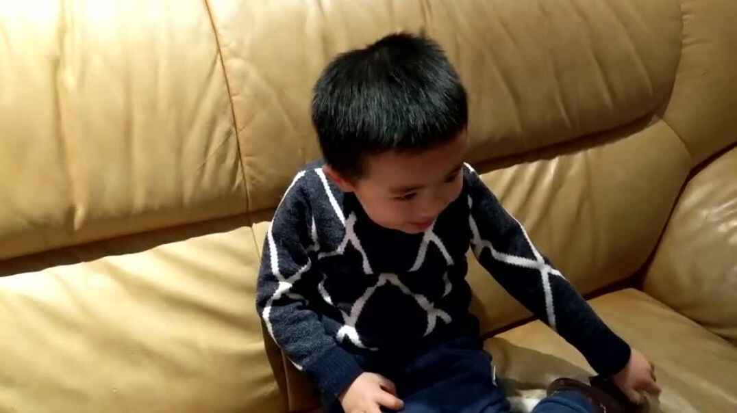 在沙发上玩耍4