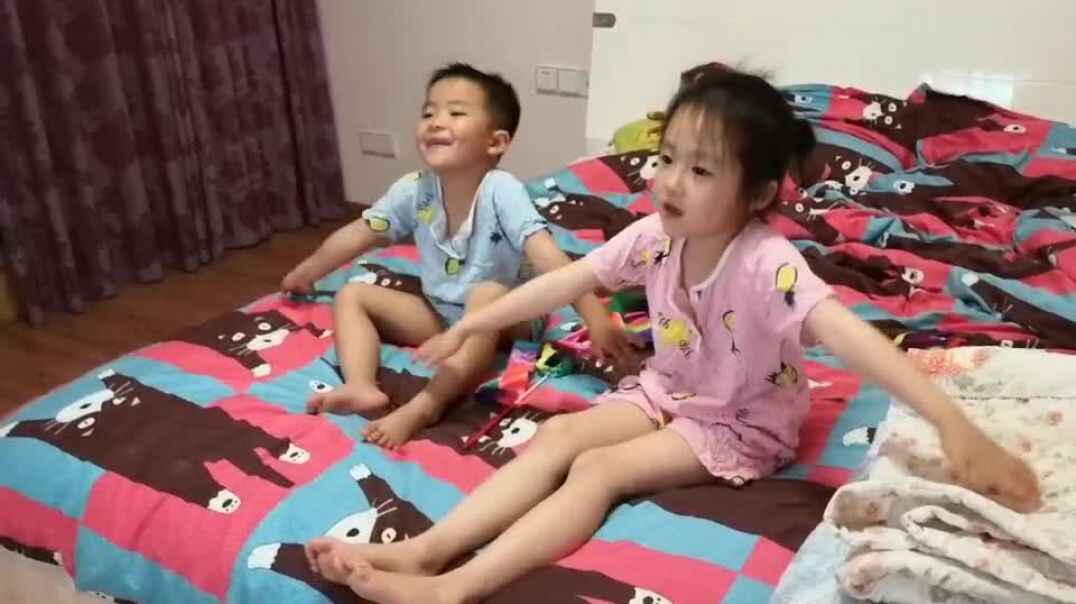 我们一起看电视