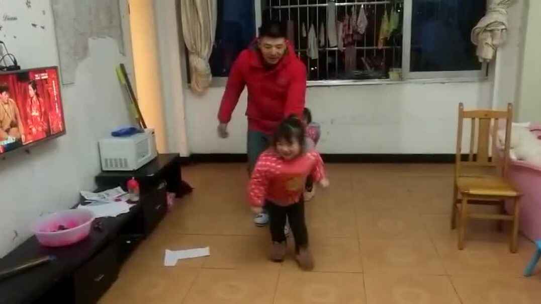 一家人玩老鹰捉小鸡