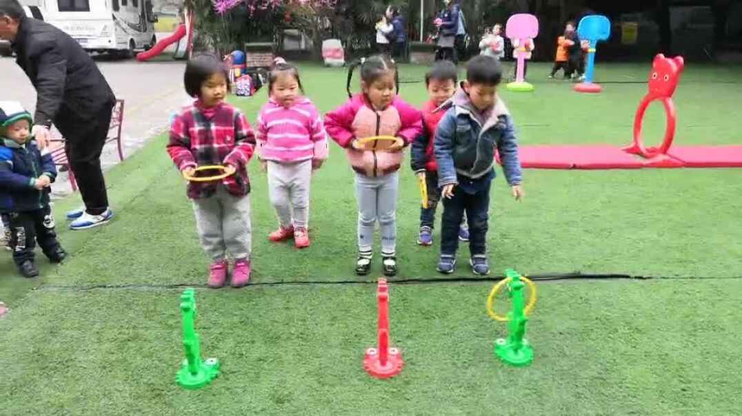 我们都爱套圈圈哦