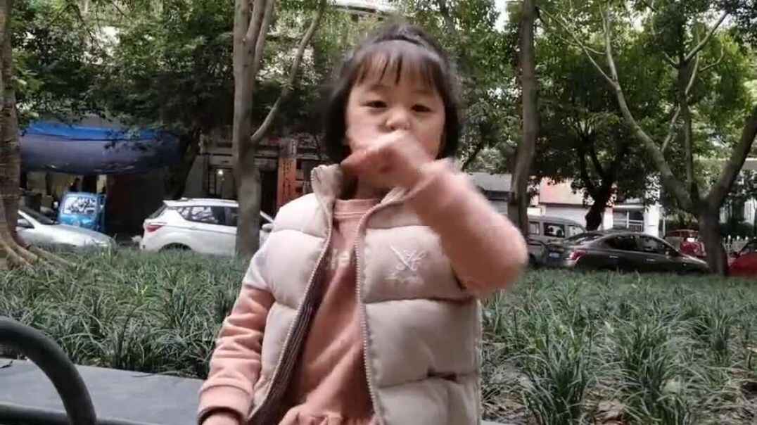 坐在路边练习刷牙口诀