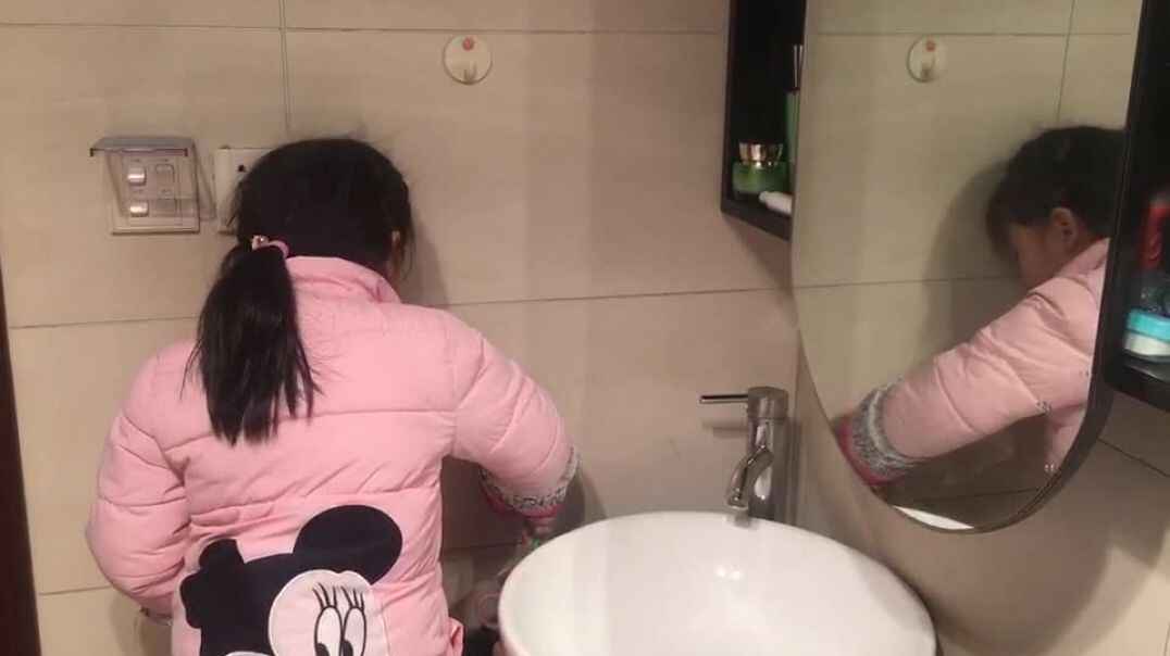 个人礼仪刷牙.