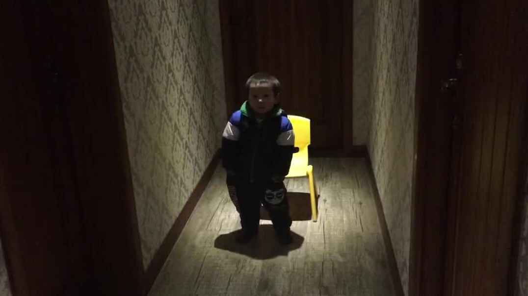 孩子们学习礼仪