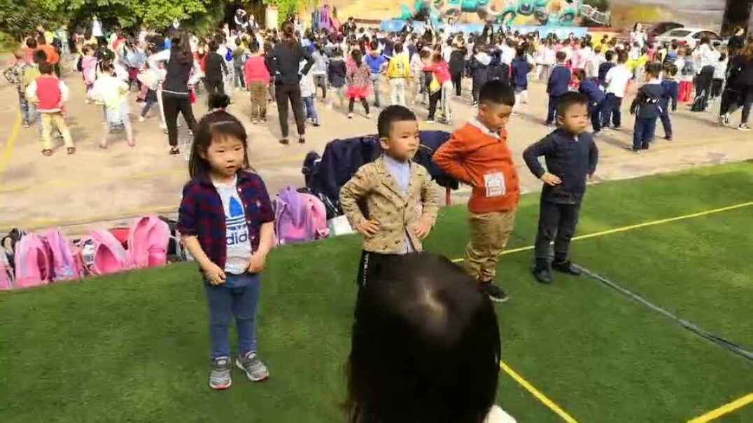 整齐的早操队伍