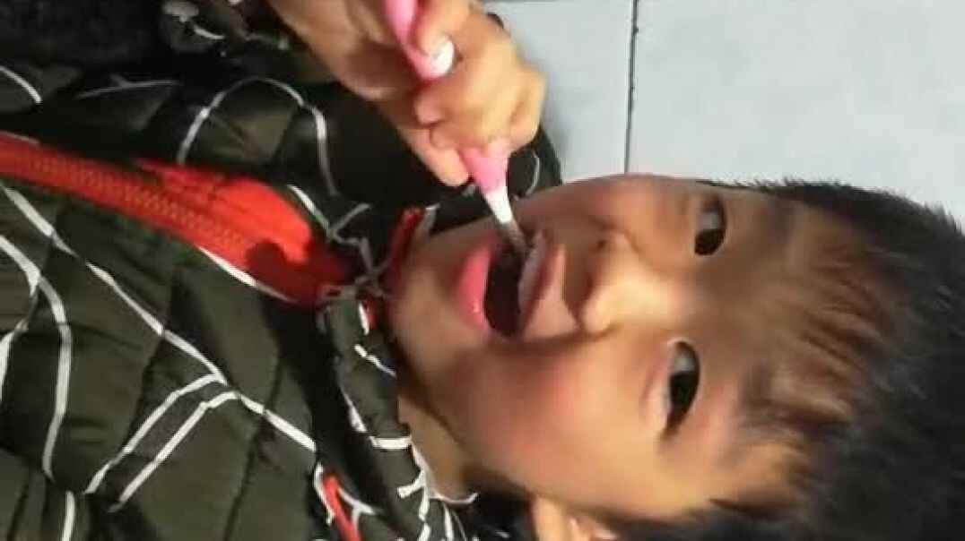 个人礼仪刷牙.