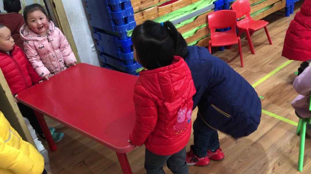 我们会抬桌子了