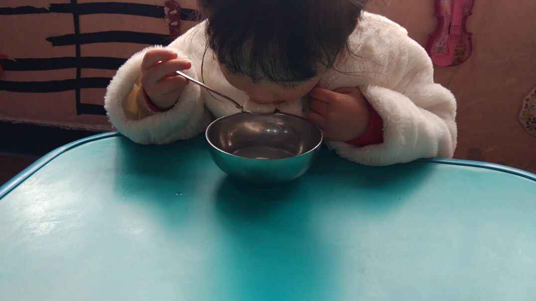 津津有味吃早餐哦