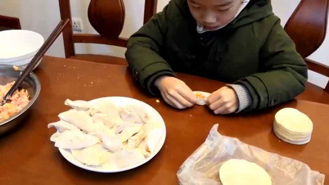 22 2019-2-19-2019级B班 包饺子.mp4
