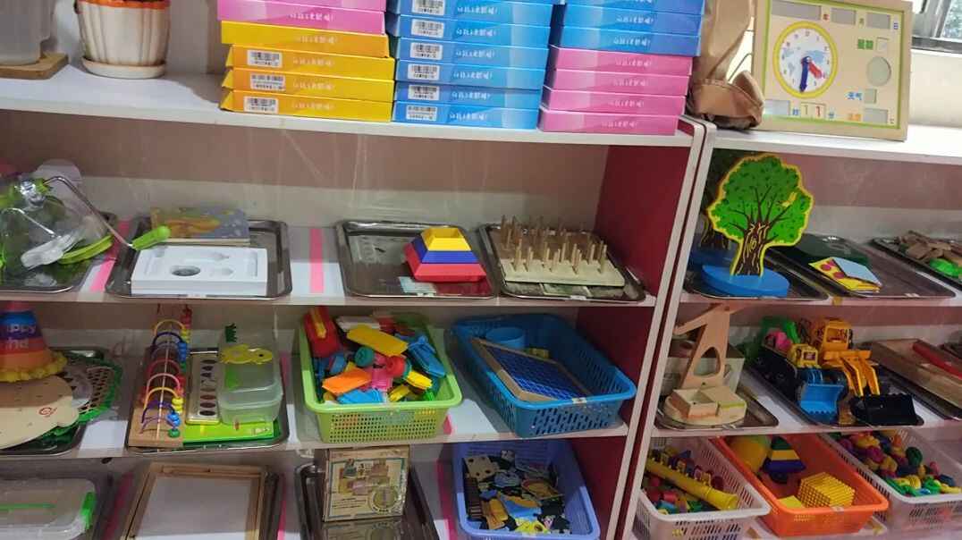 有秩序的玩玩具