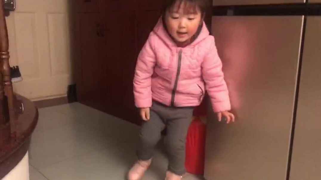 自己可以脱鞋和穿鞋了