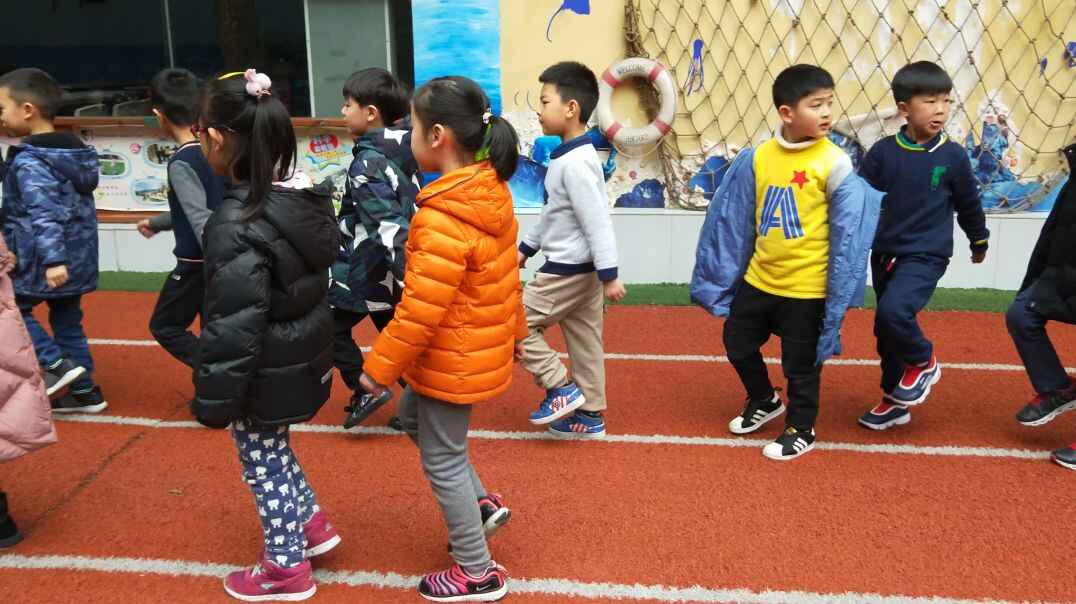 跟着韵律走走走