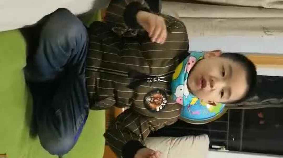 在沙发上学习