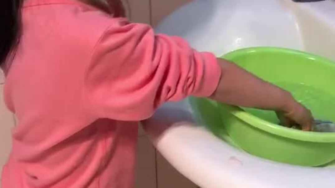 个人礼仪刷牙.