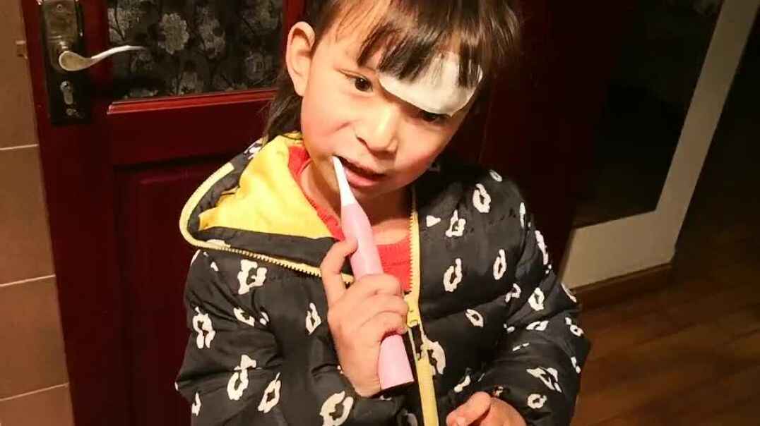 个人礼仪刷牙.