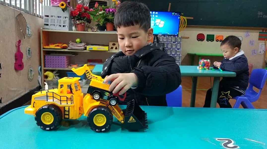 玩具小汽车哦