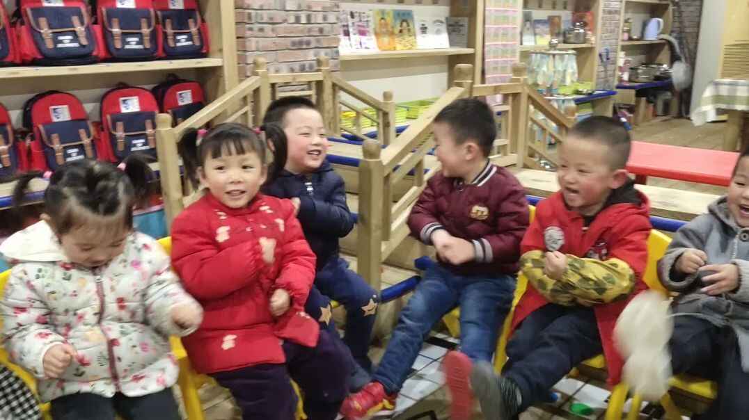看我们多开心