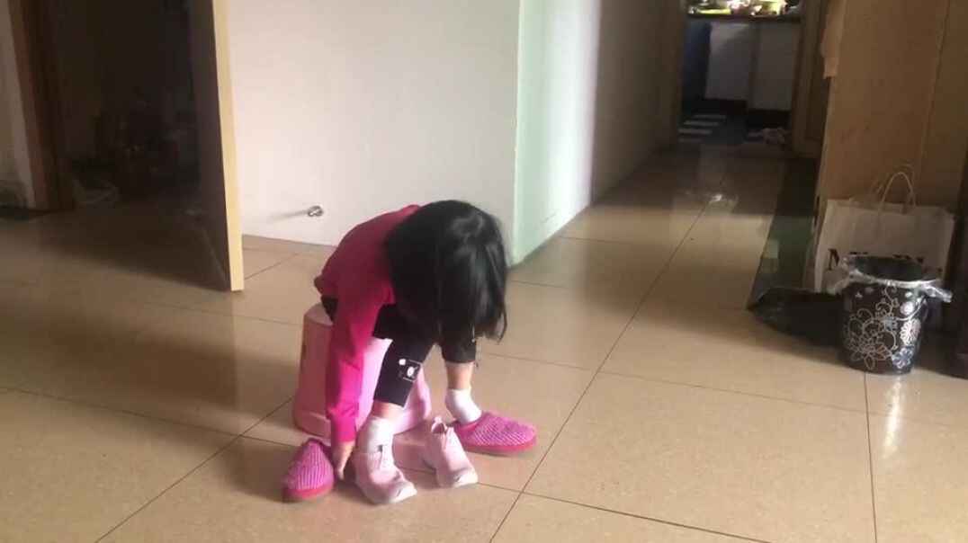 我可以自己穿鞋子呢