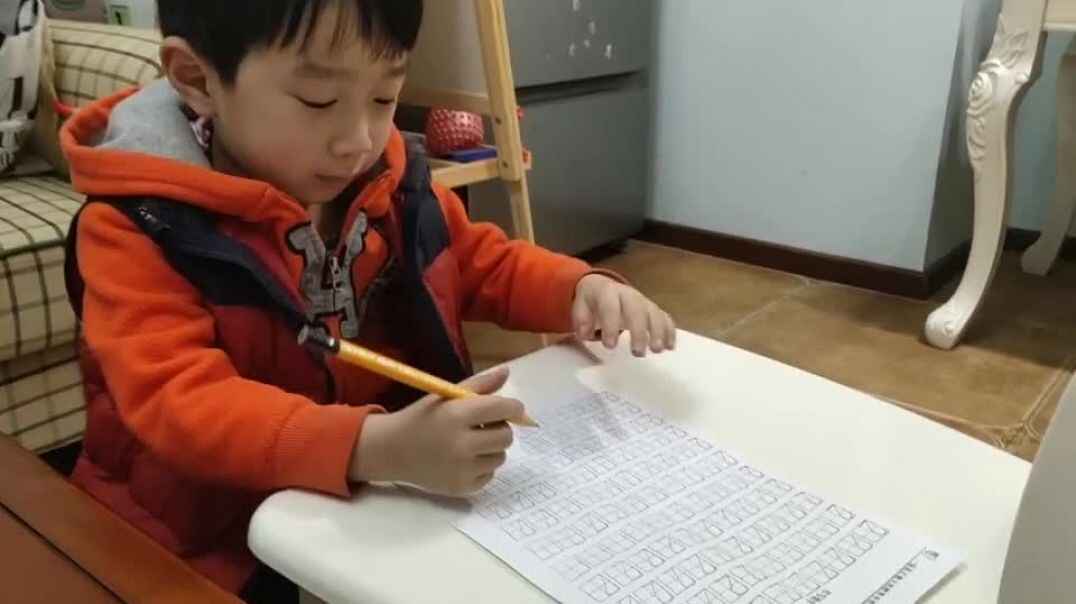 在家书写数字2