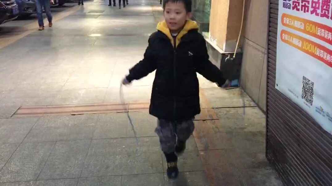 萌娃跳绳