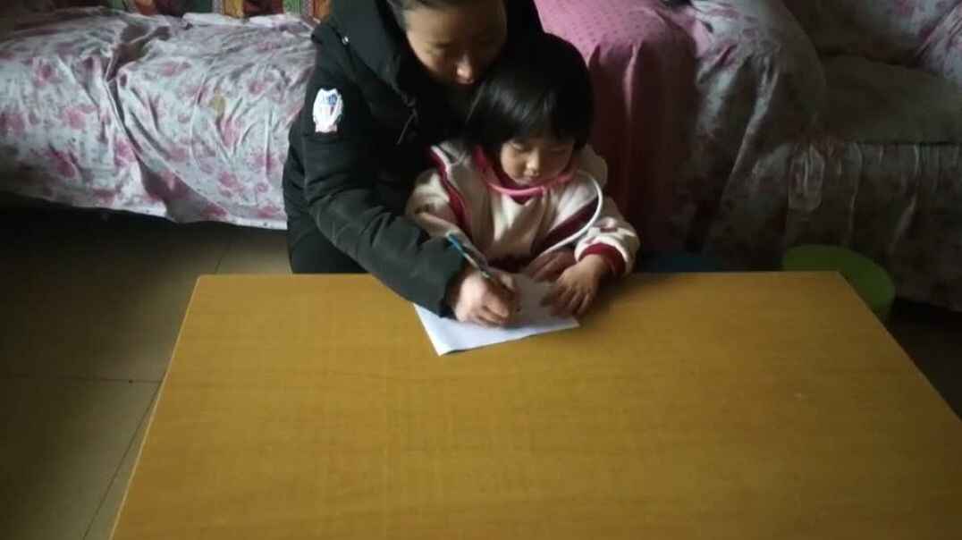 练习写字的宝贝