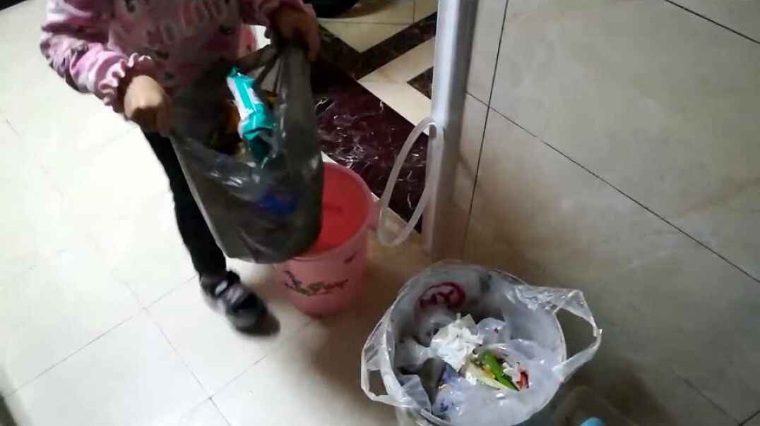 萌娃做家务