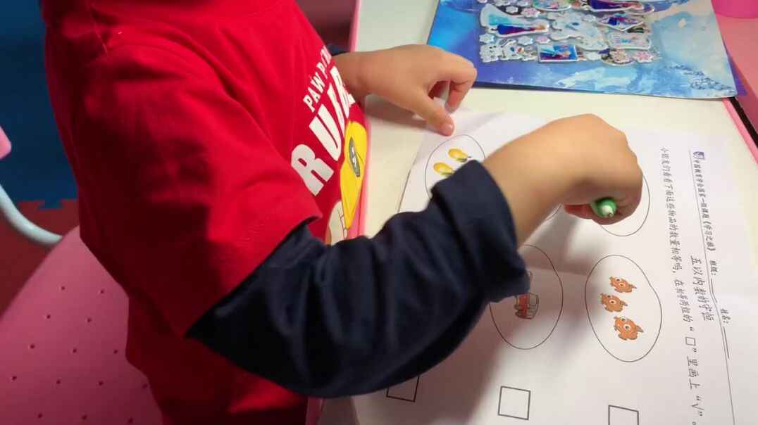 2019.9.24实验中班7号家庭作业反馈.MOV