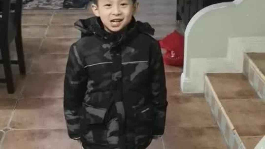 表演的男孩
