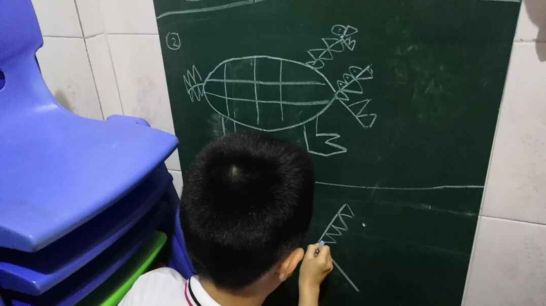 给童年上色