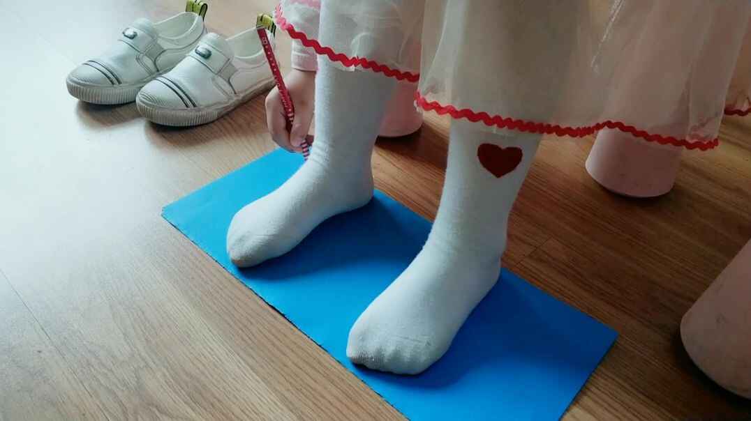 量一量小脚