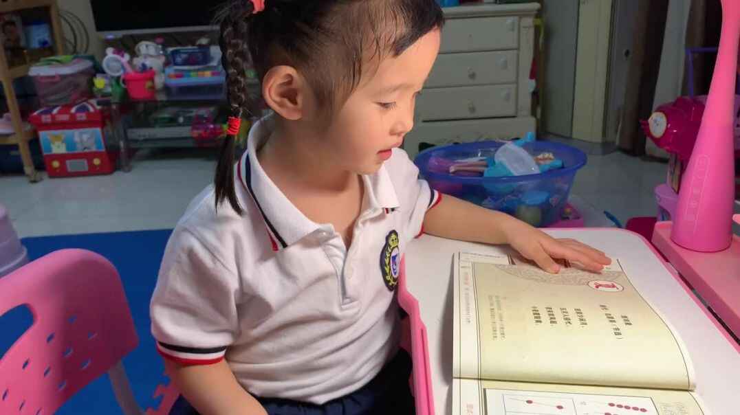 2019.9.27实验中班7号家庭作业反馈1.MOV