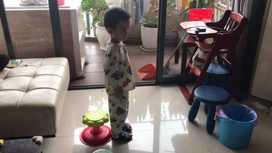 小A班许承锐练习站姿.MOV