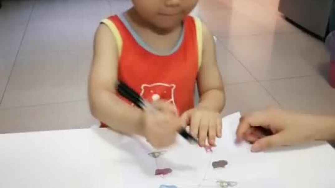 中C班黄钰轩小朋友之《鞋店》