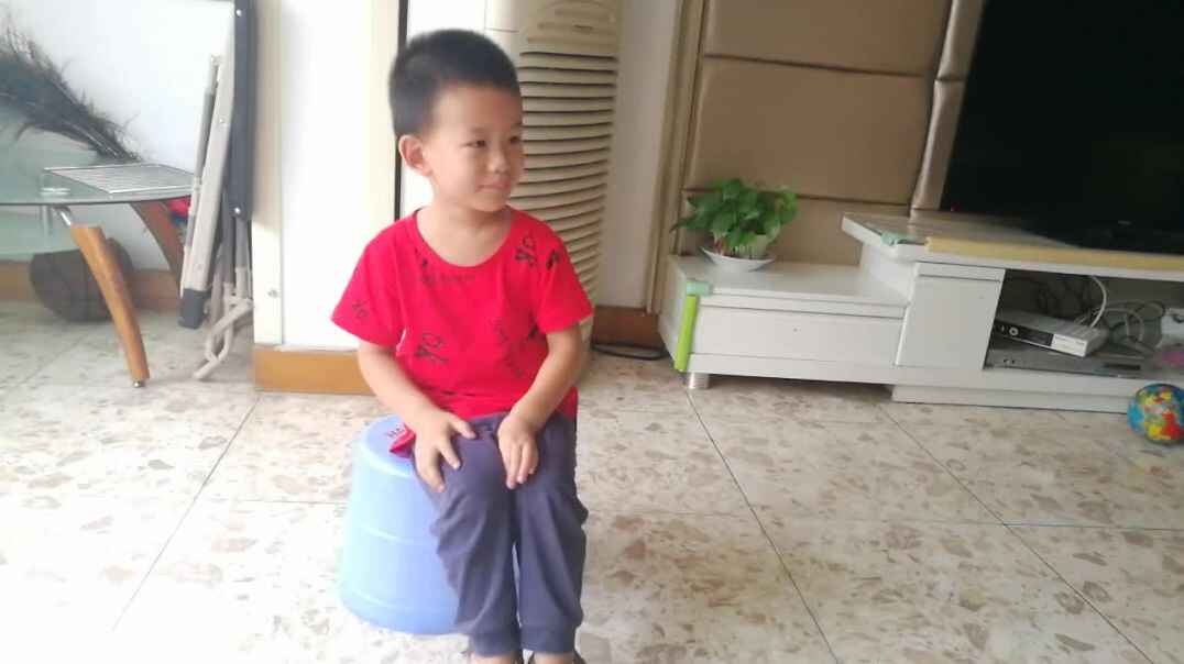 陈宇潞坐姿，不太配合