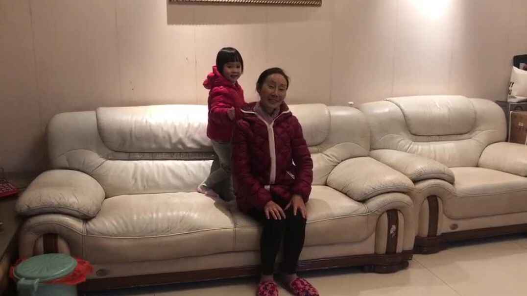 帮长辈捶背