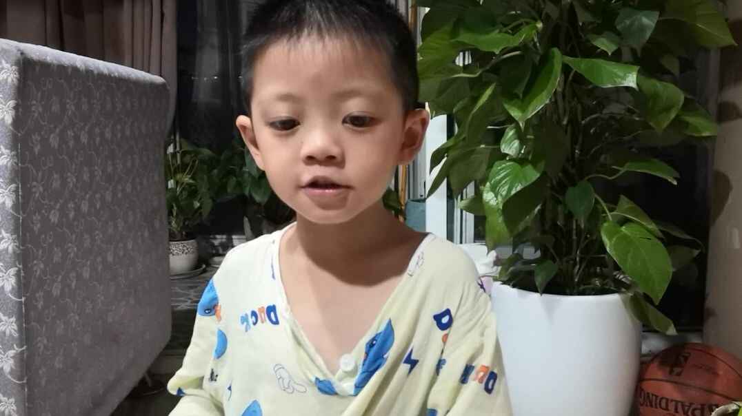 大B班阳铭礼学习唱国歌