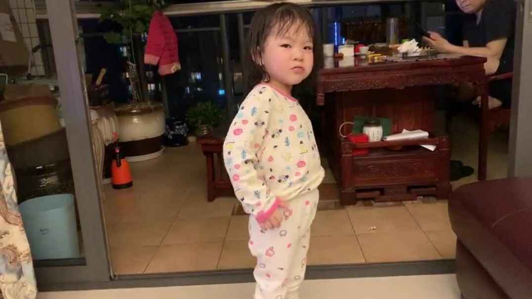 傲娇的小女孩