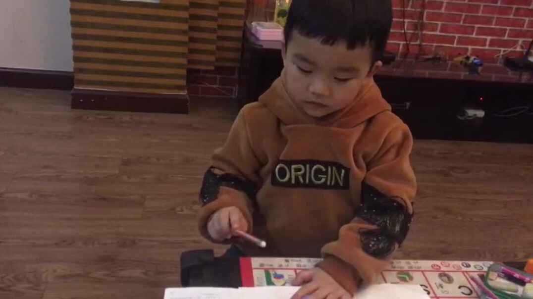可爱男孩
