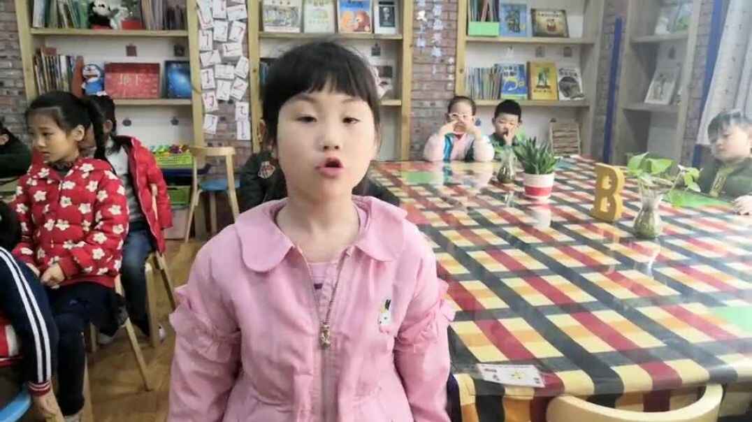 表演的女孩