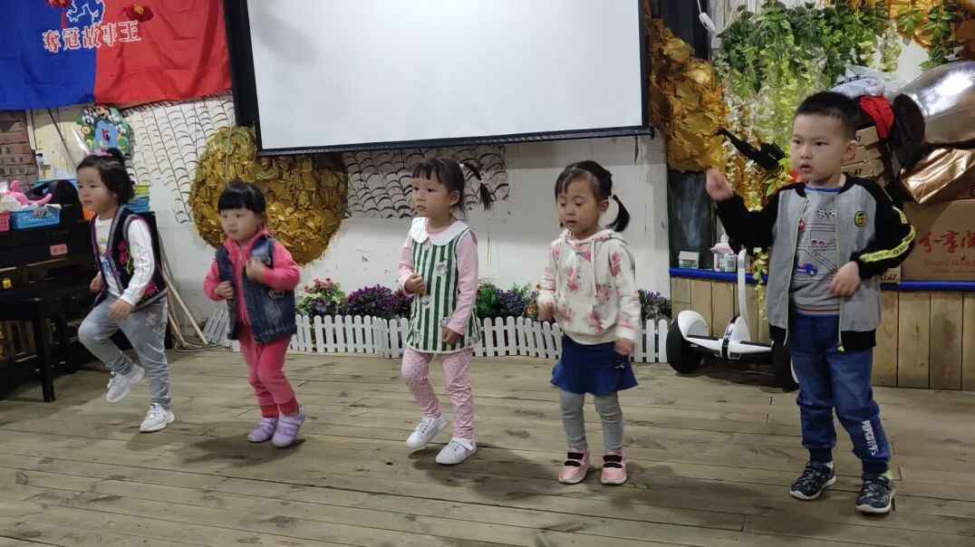 表演的女孩