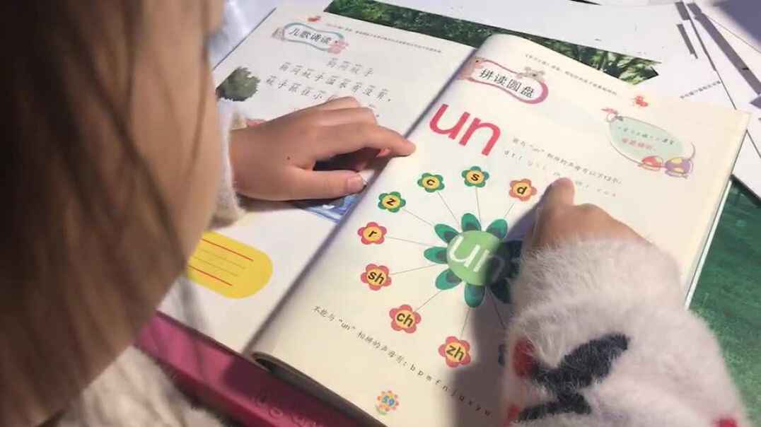 看书的孩子（2）