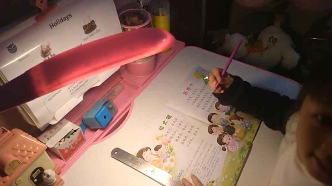 挑灯夜读的孩子最认真