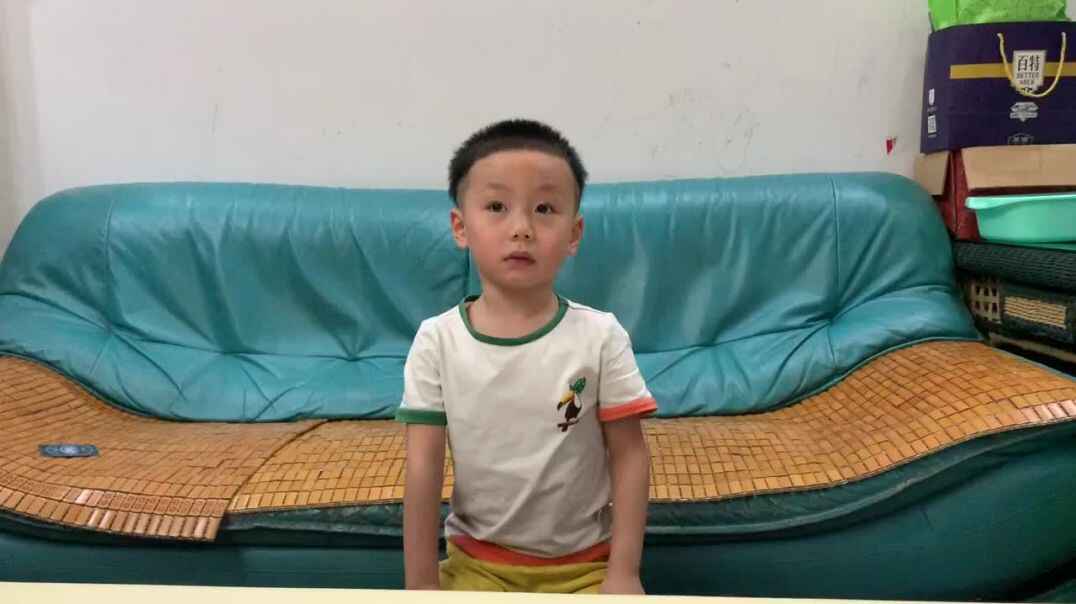 轩轩表演我爱北京天安门.MOV