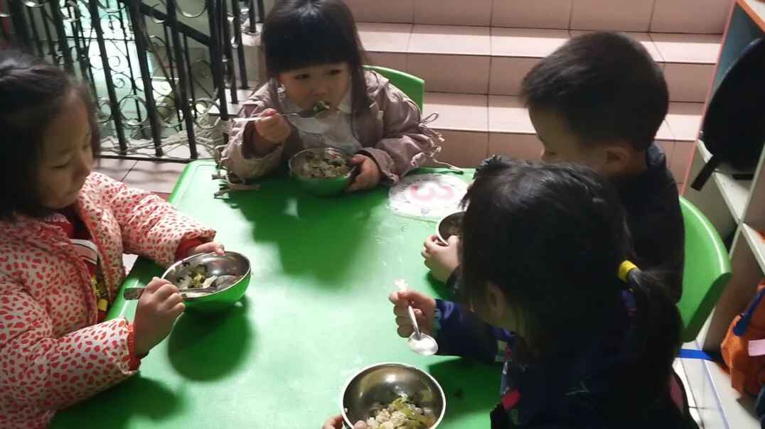 乖乖进餐1
